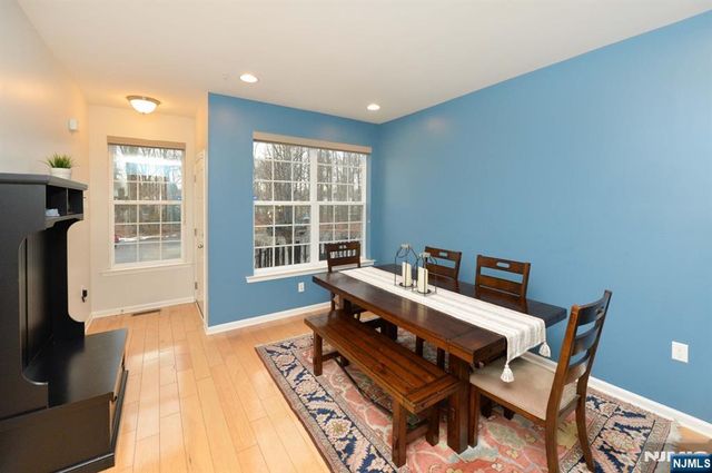 30 Masterson Court, Waldwick, NJ 07463