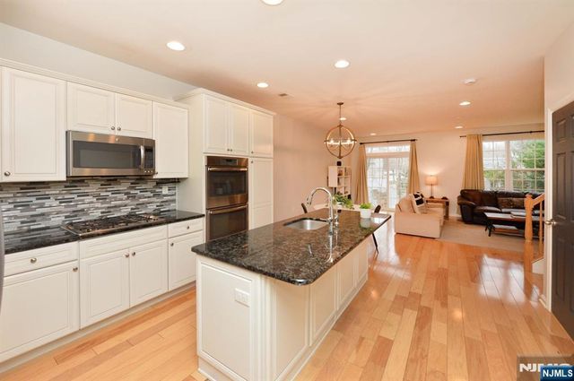 30 Masterson Court, Waldwick, NJ 07463