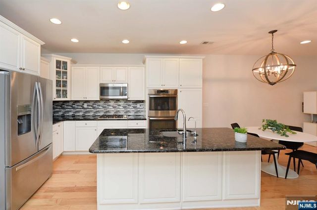 30 Masterson Court, Waldwick, NJ 07463