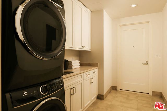 1 W Century Drive 28B, Los Angeles, CA 90067
