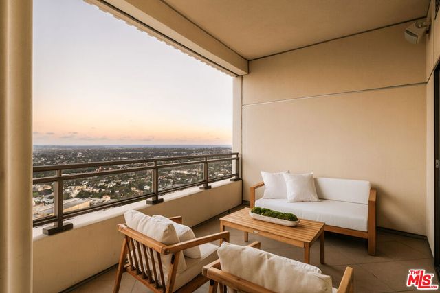 1 W Century Drive 28B, Los Angeles, CA 90067