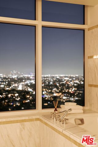 1 W Century Drive 28B, Los Angeles, CA 90067