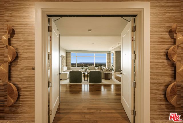 1 W Century Drive 28B, Los Angeles, CA 90067
