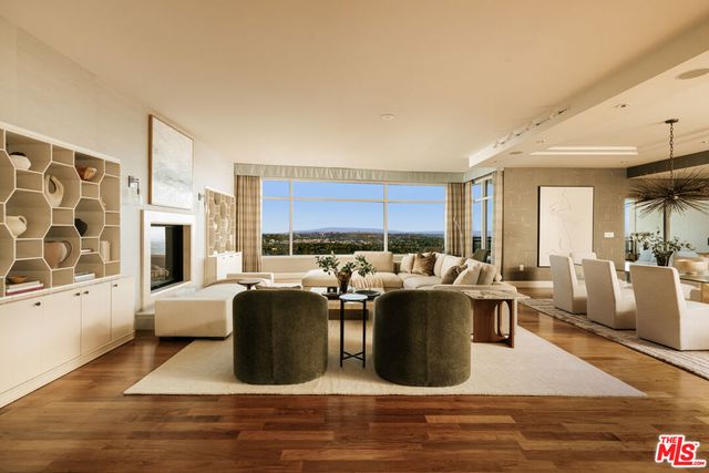 1 W Century Drive 28B, Los Angeles, CA 90067