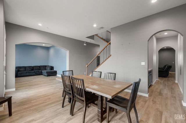 15811 Waterford Street, Bakersfield, CA 93314