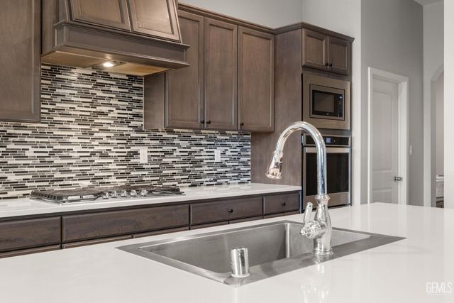 15811 Waterford Street, Bakersfield, CA 93314