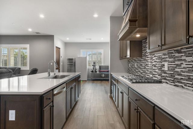 15811 Waterford Street, Bakersfield, CA 93314