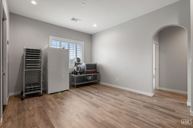 15811 Waterford Street, Bakersfield, CA 93314