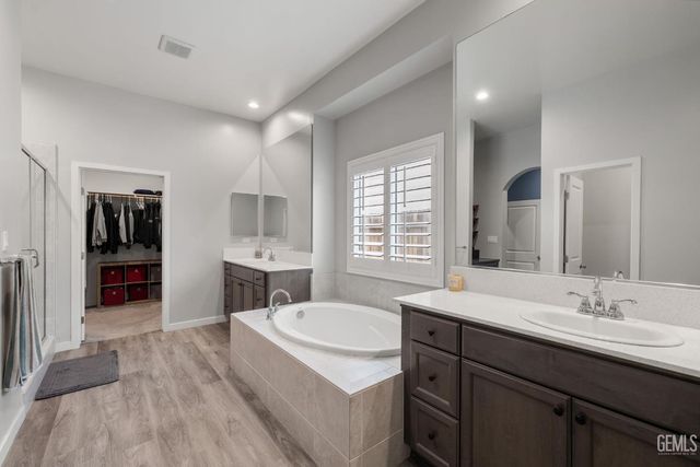 15811 Waterford Street, Bakersfield, CA 93314