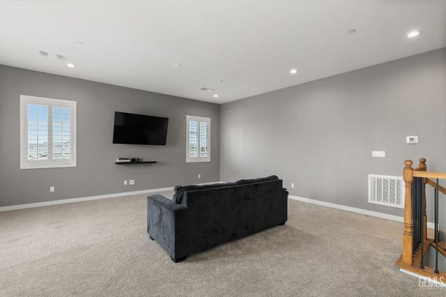 15811 Waterford Street, Bakersfield, CA 93314