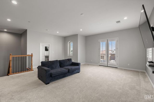 15811 Waterford Street, Bakersfield, CA 93314