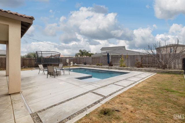 15811 Waterford Street, Bakersfield, CA 93314