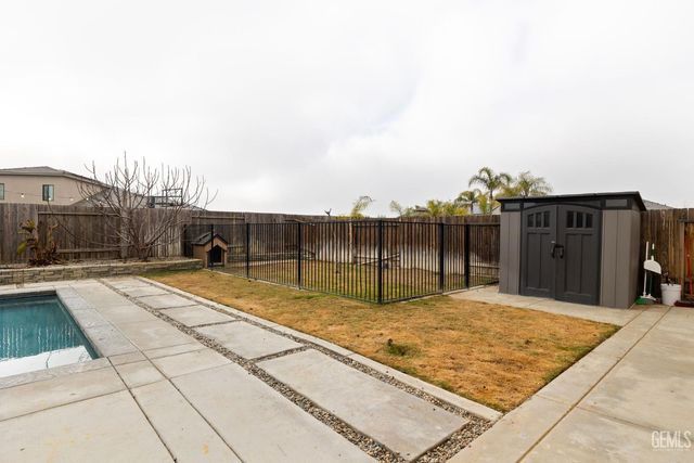 15811 Waterford Street, Bakersfield, CA 93314