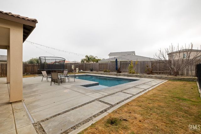 15811 Waterford Street, Bakersfield, CA 93314