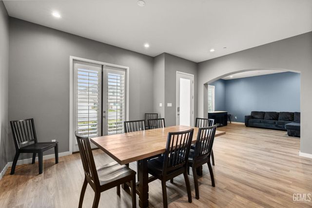 15811 Waterford Street, Bakersfield, CA 93314