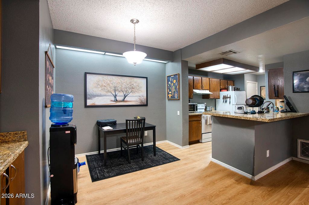 Image 5 of property listing at 2035 S ELM Street 138, Tempe, AZ 85282