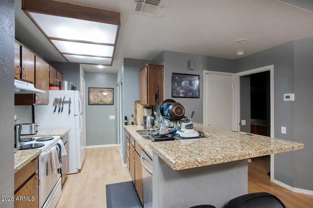 Image 9 of property listing at 2035 S ELM Street 138, Tempe, AZ 85282