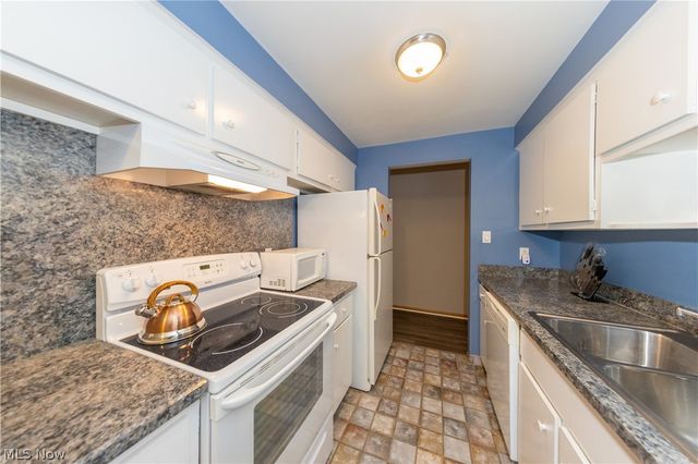521 Tollis Pky 288, Broadview Heights, OH 44147