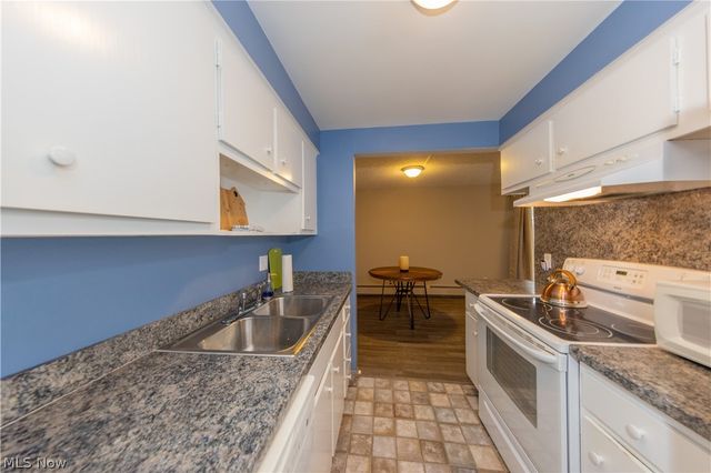 521 Tollis Pky 288, Broadview Heights, OH 44147