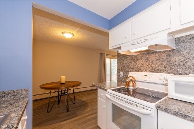 521 Tollis Pky 288, Broadview Heights, OH 44147