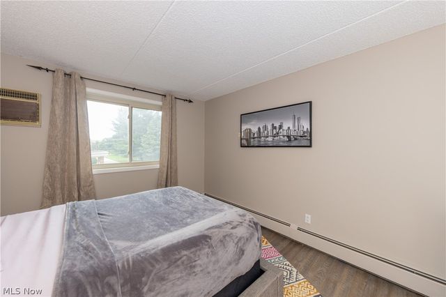 521 Tollis Pky 288, Broadview Heights, OH 44147