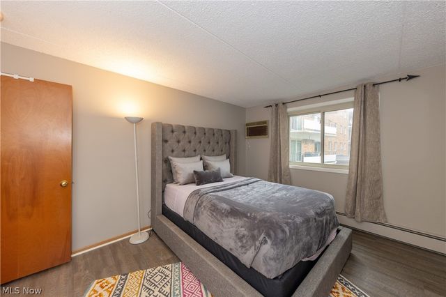 521 Tollis Pky 288, Broadview Heights, OH 44147