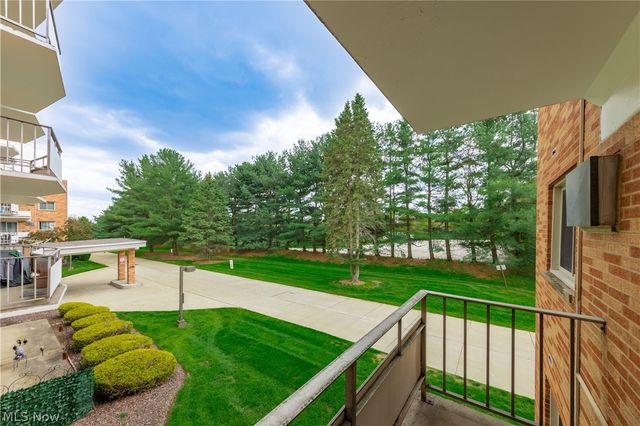 521 Tollis Pky 288, Broadview Heights, OH 44147