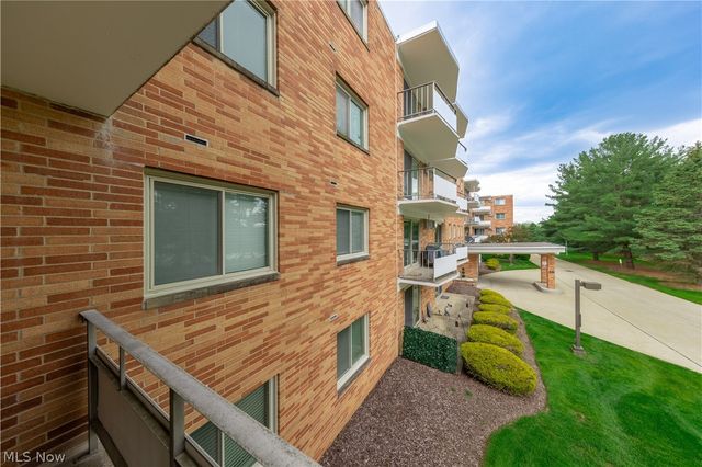 521 Tollis Pky 288, Broadview Heights, OH 44147