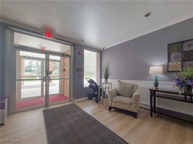 521 Tollis Pky 288, Broadview Heights, OH 44147