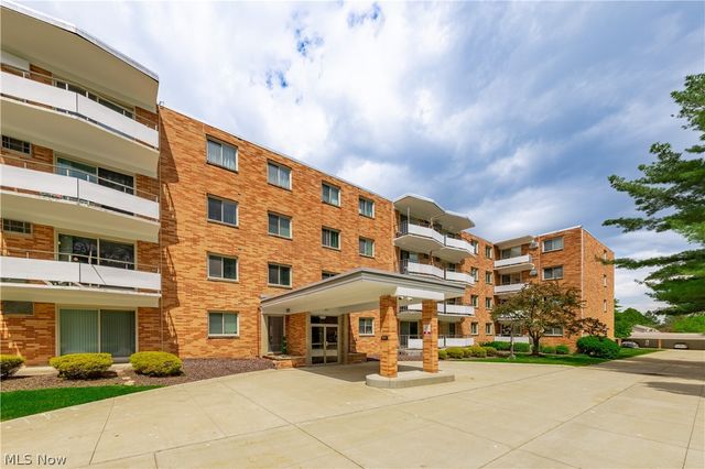 521 Tollis Pky 288, Broadview Heights, OH 44147