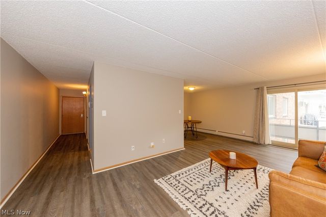 521 Tollis Pky 288, Broadview Heights, OH 44147