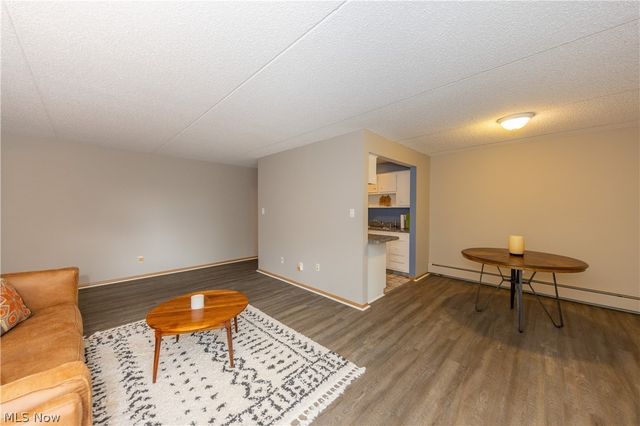 521 Tollis Pky 288, Broadview Heights, OH 44147