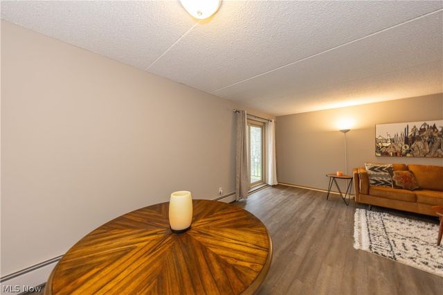 521 Tollis Pky 288, Broadview Heights, OH 44147