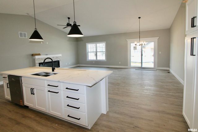 1700 RUSTIC OAK Drive, Washington, IL 61571