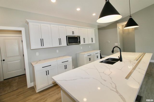 1700 RUSTIC OAK Drive, Washington, IL 61571