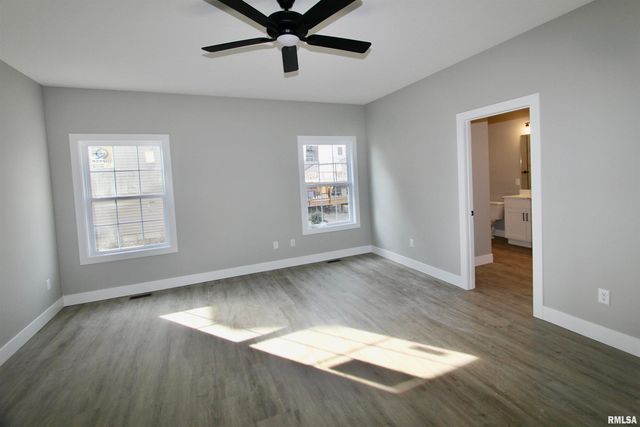 1700 RUSTIC OAK Drive, Washington, IL 61571