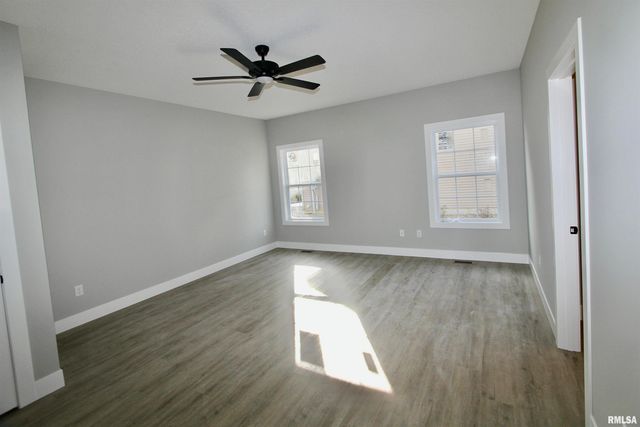 1700 RUSTIC OAK Drive, Washington, IL 61571