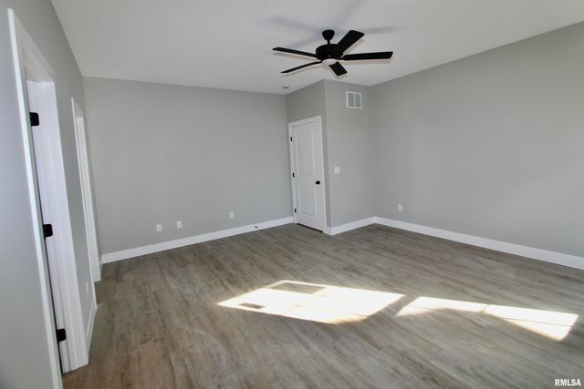 1700 RUSTIC OAK Drive, Washington, IL 61571