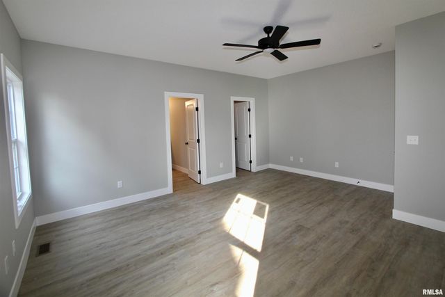 1700 RUSTIC OAK Drive, Washington, IL 61571