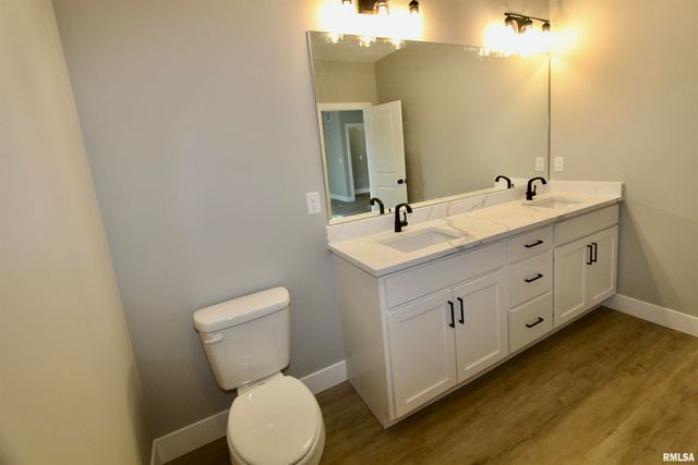 1700 RUSTIC OAK Drive, Washington, IL 61571