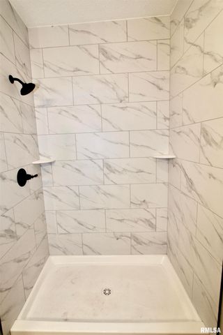 1700 RUSTIC OAK Drive, Washington, IL 61571