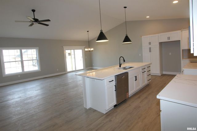 1700 RUSTIC OAK Drive, Washington, IL 61571