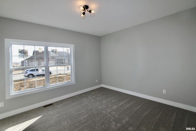 1700 RUSTIC OAK Drive, Washington, IL 61571