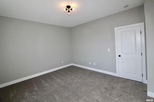 1700 RUSTIC OAK Drive, Washington, IL 61571