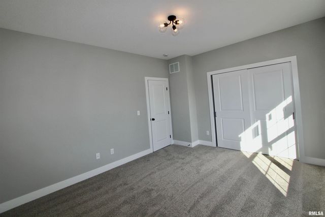 1700 RUSTIC OAK Drive, Washington, IL 61571