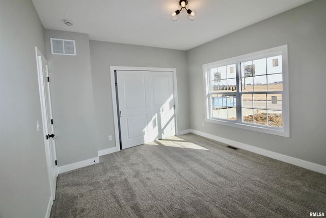 1700 RUSTIC OAK Drive, Washington, IL 61571