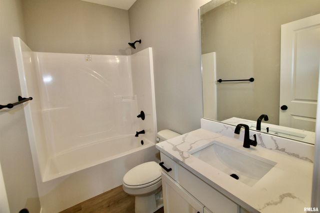 1700 RUSTIC OAK Drive, Washington, IL 61571