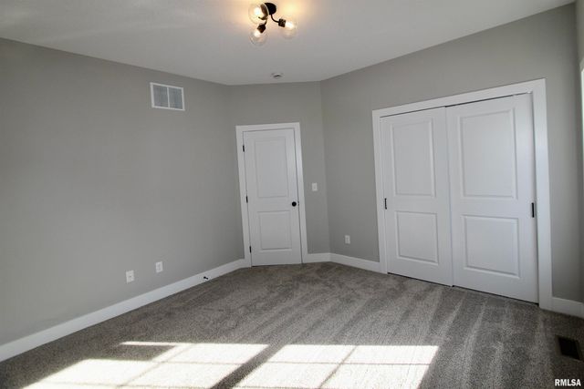 1700 RUSTIC OAK Drive, Washington, IL 61571