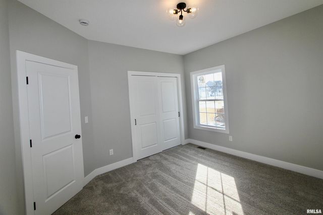 1700 RUSTIC OAK Drive, Washington, IL 61571