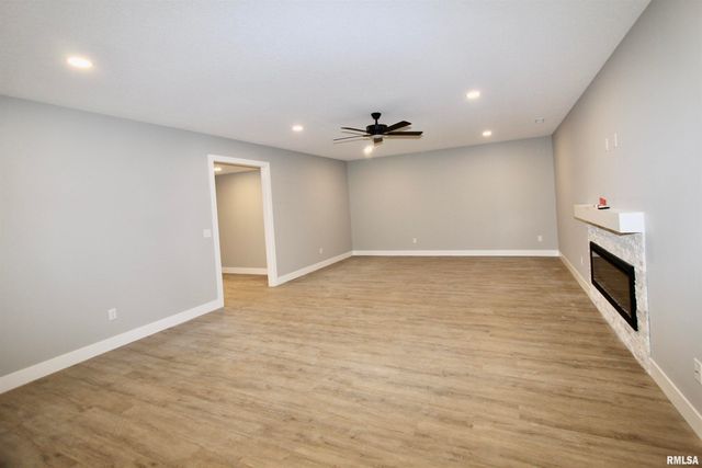 1700 RUSTIC OAK Drive, Washington, IL 61571